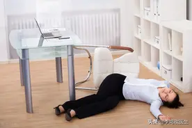 女子晕厥，拉出柏油样黑便，父母拒绝手术，医生：命是自己的图片