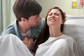 生子有多不易？看“开指对比图”就懂了，网友：肚脐里挤出苹果？图片