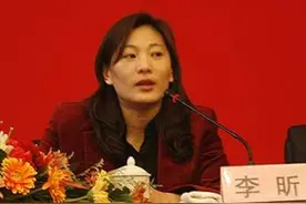 CBA首位女帅！和巩晓彬恋爱九年分手，如今五十岁变成这样图片