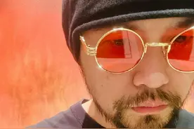 王力宏之后周杰伦也留大胡子，天王都这么有个性？林俊杰让他刮了图片
