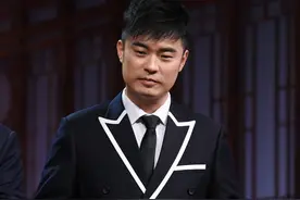 陈赫穿西服模样正经，一扫谐星气质图片