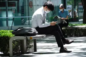 日本社会低欲望症：处女率40%，年轻人住网吧，拒绝结婚生子图片