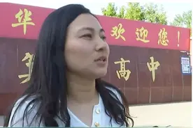 “赤脚女教师”火遍全国，考生鞋被踩坏，她一鞋之恩引来全网称赞图片
