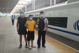 惊！一男子行骗后进入厕所离奇“失踪”？原来是男扮女装后脱身图片