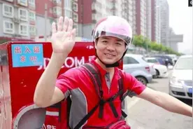 看完中国快递员送件，再看美国快递员送件，网友：差距太大了图片