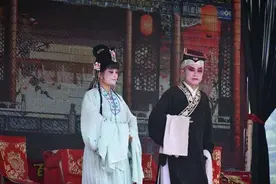 岳阳“夫妻花鼓戏剧团”活跃于湘鄂赣边区图片