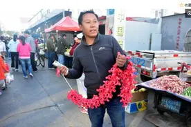 儿子要买手机，老爸给出了个主意，一天赚的钱够买手机的了图片
