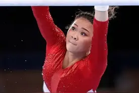 美籍老挝裔苗族姑娘勇夺东京奥运会女子体操全能金牌图片
