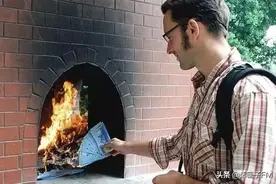 多地祭祀不让烧纸钱？网友吵翻，老外却说上瘾了……图片
