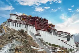 布达拉宫有多壕？据说世界上一半黄金都在这，有一千多年的历史图片
