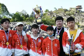 走进四川新华电竞夺冠学子，被误解的青春需要正名图片