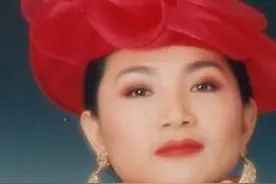 她是邓丽君之后又一位“歌后”，在豆蔻年华登台，到风华绝代落幕图片