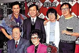 77岁许冠文：三弟许冠英一生自卑，我难辞其咎图片