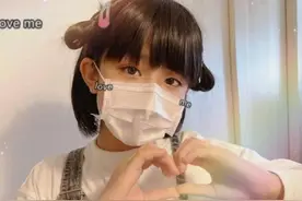 11岁中国女网红，在日本遭霸凌？不仅被踢还被泼番茄酱图片