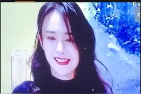 郑爽宣布退圈视频曝光！又哭又笑坐立不安，精神状态极度不佳图片