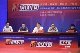 泰安市住房公积金中心主要负责同志接听12345热线：增加“商转公”经办银行数量，扩大“福利”受益面图片