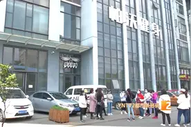 健身房突然闭店！上百名会员的充值卡成了废纸图片