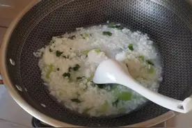 “无语啊！”杭州爸爸吐槽孩子奶奶：每天早饭就给娃吃这个？图片