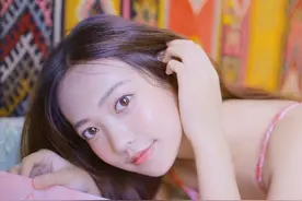 清纯美女森林写真性感迷人图片