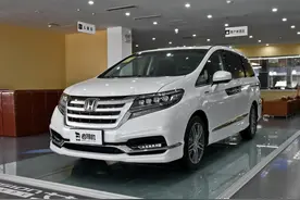 大7座日系大MPV，5.9L低油耗，宽敞耐用，实拍本田艾力绅图片