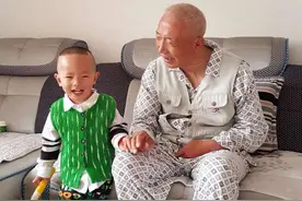 父亲的生日就是今天。噔，噔，噔……我确信他昨天来过图片