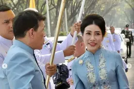 泰王加冕封后，诗妮娜泰国王室蓝高调庆生，神同步《甄嬛传》剧情图片