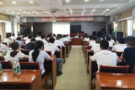彭泽法院副院长受邀为彭泽农商银行职工授课图片