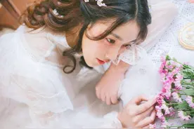 女人喜欢上一个人，才会有如此的本能反应，根本藏不住图片