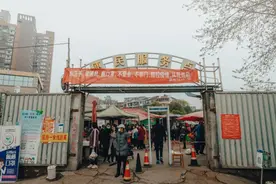 沙河边的野生菜市，是成都嬢嬢的狂欢现场图片