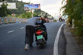 电动车半路坏了怎么办？别急着推车，拔掉一根线就可修复图片