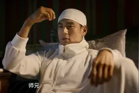 行走的荷尔蒙，白色夜行衣的彭于晏动如脱兔，屋顶跑酷，帅气逼人视频封面