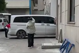 杨蓉被曝片场大发飙，怒斥现场偷拍者好敬业，39岁依旧感情成迷图片