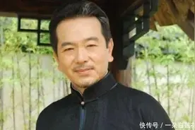 张晨光出道37年，至今0绯闻，看了他妻子的照片后，真相大白图片