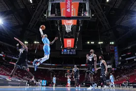 NBA！休斯敦火箭队险胜国王队！哈登33分！沃尔得到22分图片