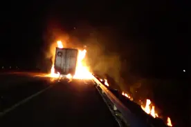 13吨发往湖南双11包裹被烧光，快递公司：补发货品送抵买家视频封面