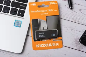 铠侠 U365 U盘图赏：从东芝改名后的它依然经典图片