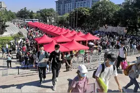 大一新生报到，为什么总有学长学姐无偿帮忙？这里面的套路要了解图片