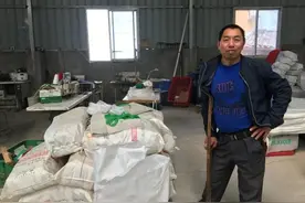 自强故事：用单拐撑起励志人生图片