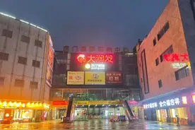 广东一商场女厕有男人偷拍？还是“惯犯”图片