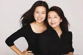 逆生长的江珊和女儿似姐妹，谈到与靳东的感情时，女儿给出了答案图片
