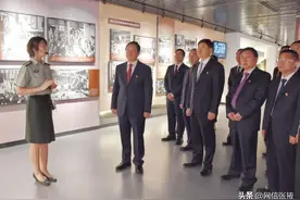 杨维俊带领市级党员领导同志参观张掖市党史教育基地并重温入党誓词图片