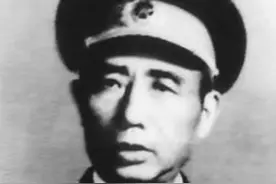 开国少将贺健：年少时骗母参军，时隔20年回乡探亲，母亲怒扇耳光图片
