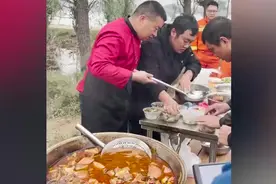 （视频）@太原人！河南大哥赴山西做胡辣汤后续：把获得的奖金继续拿来买救援物资图片