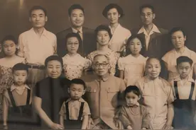他是中国“计划生育”的敲钟人，却先后娶了两个老婆，有8个孩子图片