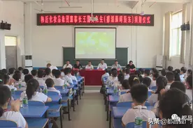 韩后化妆品集团董事长王国安向我县师生捐赠1000万元物资图片