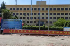 15年后回母校图片