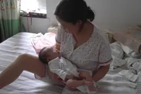 “生个孩子丑三年”？人们只看到宝妈变了，却不清楚心酸的原因图片
