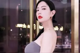 克拉拉现在应该是最受欢迎的韩国女明星，大长腿令人羡慕图片