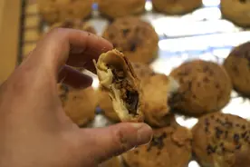 这枚鲜、香、酥、脆的烧饼怎么做出来的？掌握酥皮和馅料后轻松做图片