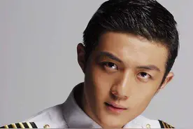 “剧抛脸”李泽锋：25岁演《鹿鼎记》出道，今凭许幻山一角爆红图片